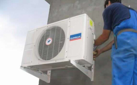 青島空調(diào)出現(xiàn)出風(fēng)量小、冷氣不足的原因及維修方法